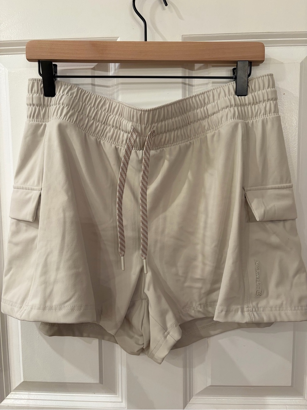 Avalanche Cream Elastic-Waist Cargo Athletic Shorts